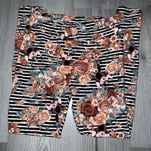 LulaRoe queen of hearts leggings
